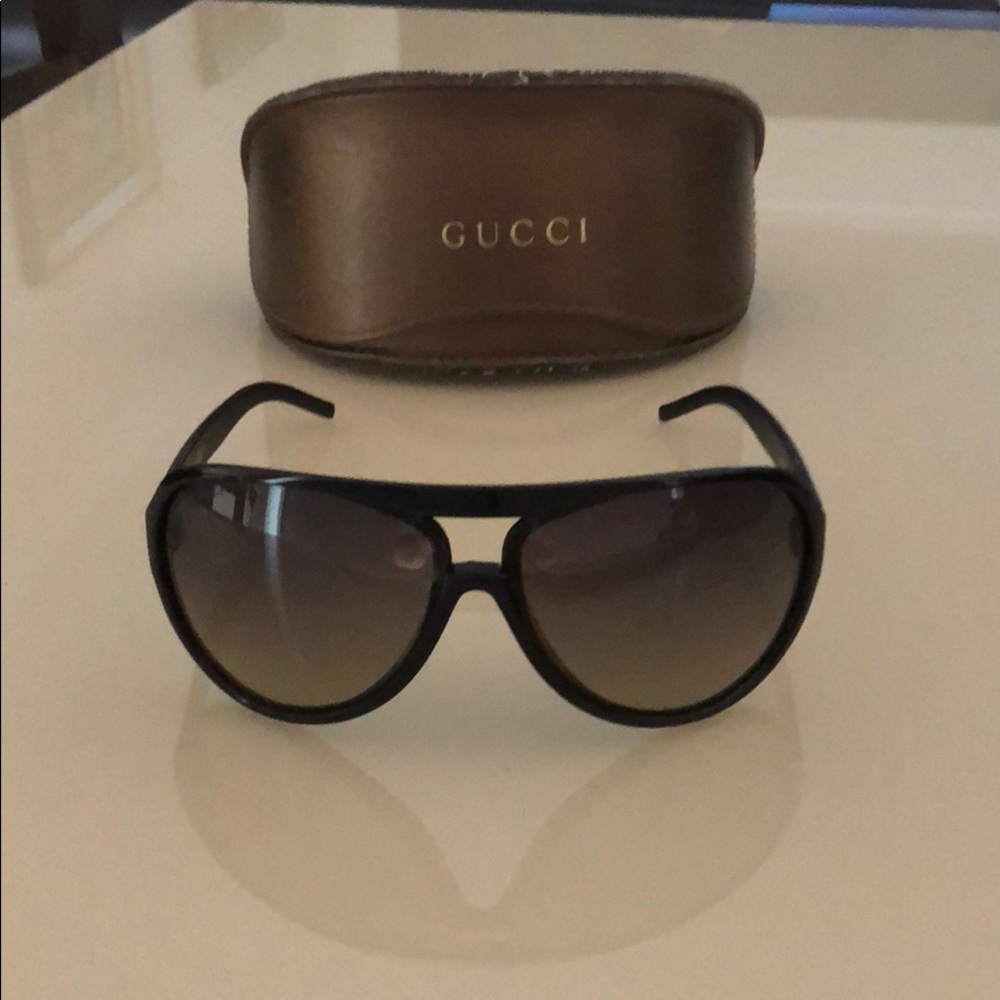 Authentic Gucci full rim aviator sunglasses